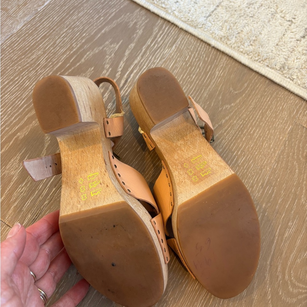 Madewell Tan Leather Sandals - Picture 8 of 8